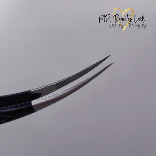 MP Beauty Black enyhén hajlított izoláló szempilla csipesz 
